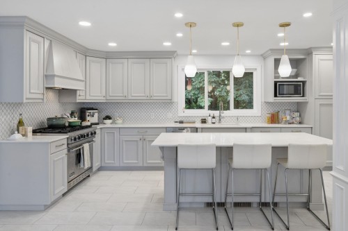 808 Signal Court, Coquitlam, BC - Indoor Photo Showing Kitchen With Upgraded Kitchen
