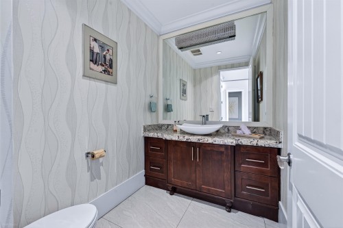 9911 Bates Road, Richmond, BC - Indoor Photo Showing Bathroom