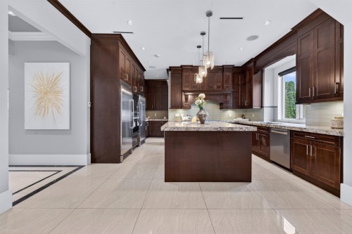 9911 Bates Road, Richmond, BC - Indoor Photo Showing Kitchen With Upgraded Kitchen