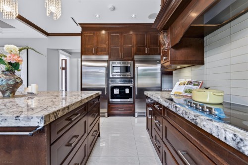 9911 Bates Road, Richmond, BC - Indoor Photo Showing Kitchen With Upgraded Kitchen