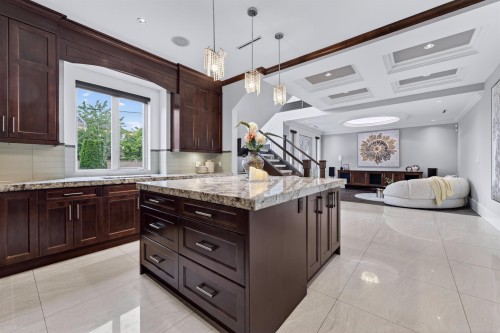 9911 Bates Road, Richmond, BC - Indoor Photo Showing Kitchen With Upgraded Kitchen