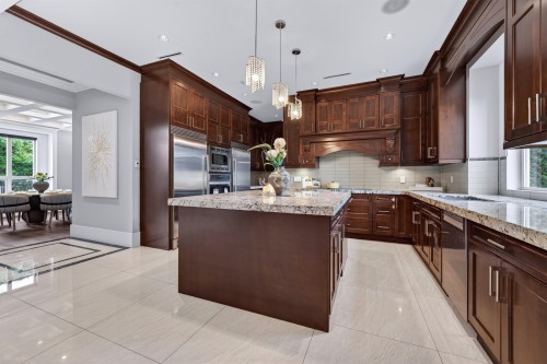 9911 Bates Road, Richmond, BC - Indoor Photo Showing Kitchen With Upgraded Kitchen