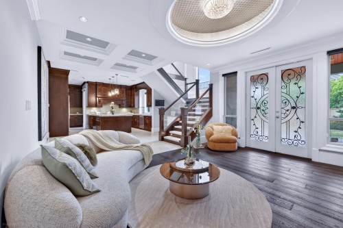 9911 Bates Road, Richmond, BC - Indoor Photo Showing Living Room