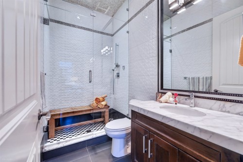 9911 Bates Road, Richmond, BC - Indoor Photo Showing Bathroom