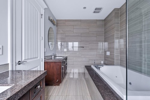 9911 Bates Road, Richmond, BC - Indoor Photo Showing Bathroom