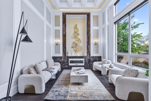 9911 Bates Road, Richmond, BC - Indoor Photo Showing Living Room