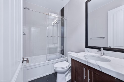 9911 Bates Road, Richmond, BC - Indoor Photo Showing Bathroom