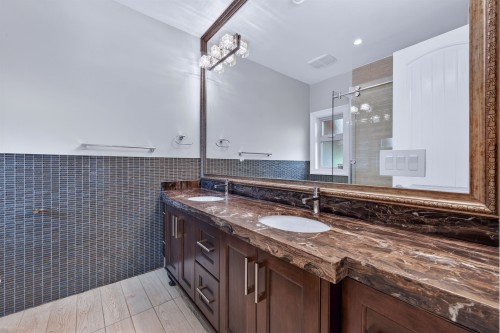 9911 Bates Road, Richmond, BC - Indoor Photo Showing Bathroom