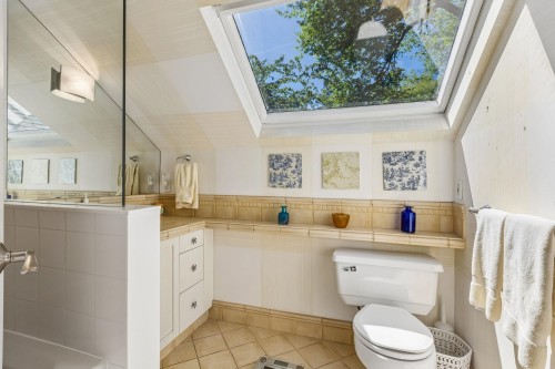2997 38Th Avenue W, Vancouver, BC - Indoor Photo Showing Bathroom