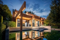 687 Beachview Drive  North Vancouver, BC V7G 1P8