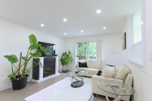 1543 Chadwick Avenue, Port Coquitlam, BC - Indoor Photo Showing Living Room
