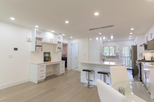1543 Chadwick Avenue, Port Coquitlam, BC - Indoor Photo Showing Kitchen With Upgraded Kitchen