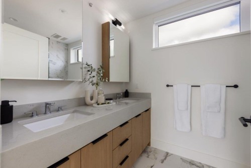5387 Willow Street, Vancouver, BC - Indoor Photo Showing Bathroom