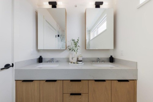 5387 Willow Street, Vancouver, BC - Indoor Photo Showing Bathroom