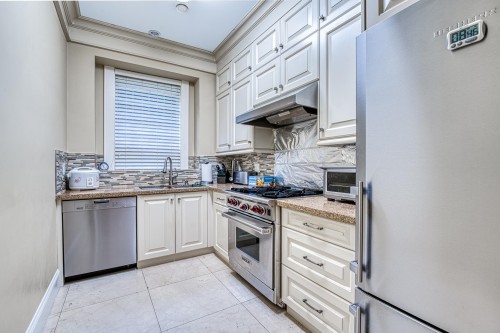 4180 Granville Avenue, Richmond, BC - Indoor Photo Showing Kitchen With Double Sink With Upgraded Kitchen