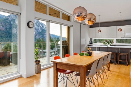 38555 Sky Pilot Drive, Squamish, BC - Indoor Photo Showing Dining Room