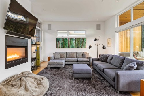 38555 Sky Pilot Drive, Squamish, BC - Indoor Photo Showing Living Room With Fireplace