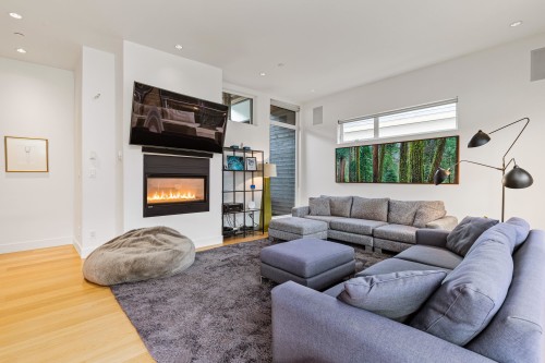 38555 Sky Pilot Drive, Squamish, BC - Indoor Photo Showing Living Room With Fireplace