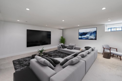 38555 Sky Pilot Drive, Squamish, BC - Indoor Photo Showing Living Room