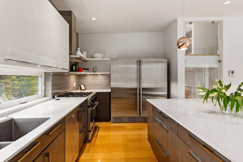 38555 Sky Pilot Drive, Squamish, BC - Indoor Photo Showing Kitchen With Upgraded Kitchen