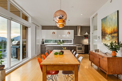 38555 Sky Pilot Drive, Squamish, BC - Indoor Photo Showing Dining Room