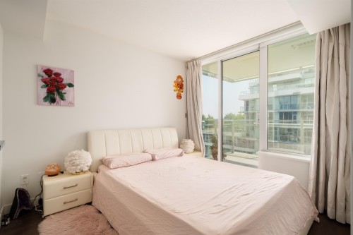 1602-8833 Hazelbridge Way, Richmond, BC - Indoor Photo Showing Bedroom