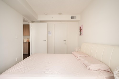1602-8833 Hazelbridge Way, Richmond, BC - Indoor Photo Showing Bedroom