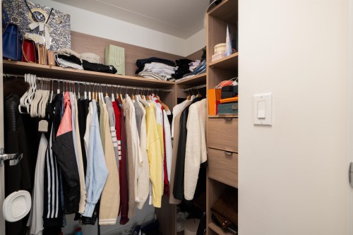 1602-8833 Hazelbridge Way, Richmond, BC - Indoor With Storage