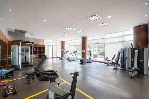 1602-8833 Hazelbridge Way, Richmond, BC - Indoor Photo Showing Gym Room
