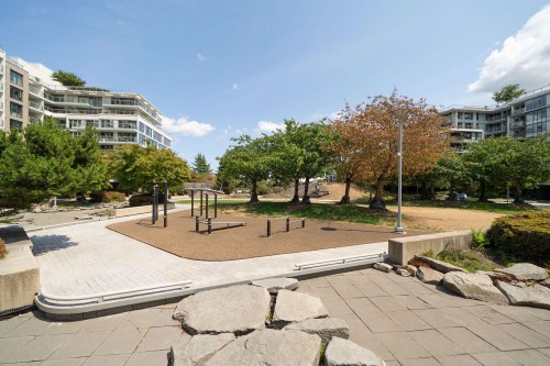 1602-8833 Hazelbridge Way, Richmond, BC - Outdoor