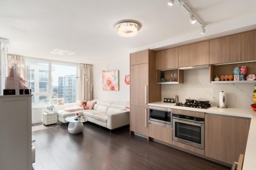 1602-8833 Hazelbridge Way, Richmond, BC - Indoor Photo Showing Other Room