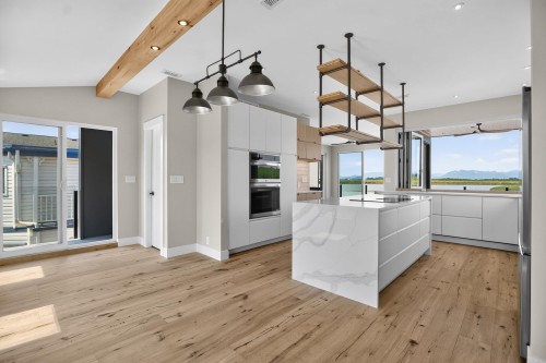 10-3871 River Road W, Delta, BC - Indoor Photo Showing Kitchen