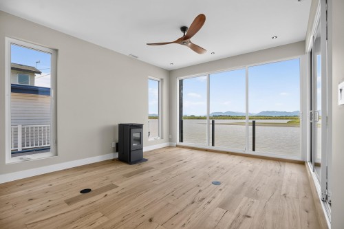 10-3871 River Road W, Delta, BC - Indoor Photo Showing Other Room
