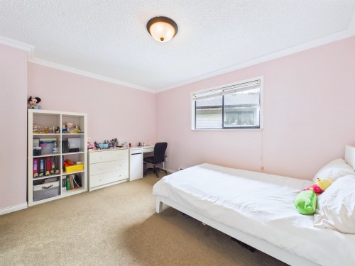 8232 Brynlor Drive, Burnaby, BC - Indoor Photo Showing Bedroom