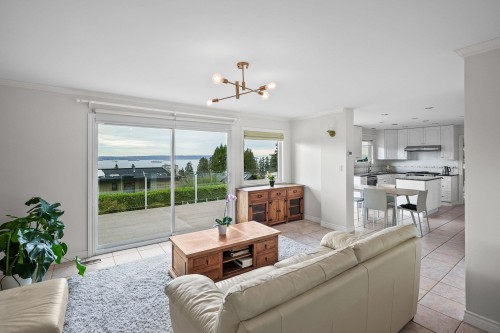 2316 Nelson Avenue, West Vancouver, BC - Indoor Photo Showing Living Room