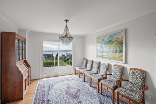 2316 Nelson Avenue, West Vancouver, BC - Indoor Photo Showing Living Room