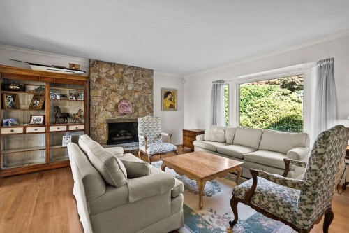 2316 Nelson Avenue, West Vancouver, BC - Indoor Photo Showing Living Room With Fireplace