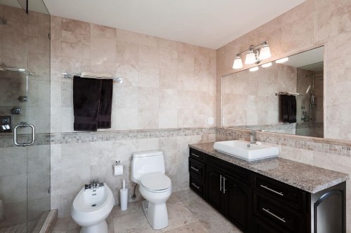 2316 Nelson Avenue, West Vancouver, BC - Indoor Photo Showing Bathroom