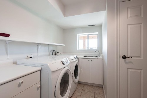 2316 Nelson Avenue, West Vancouver, BC - Indoor Photo Showing Laundry Room