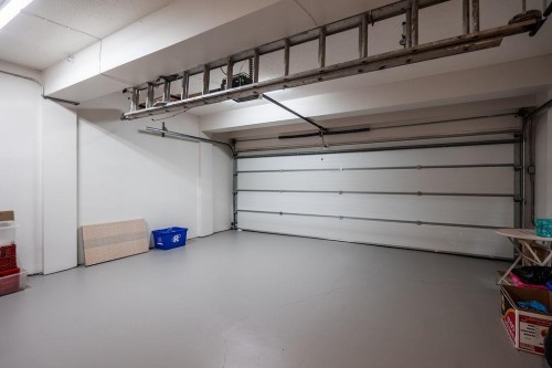 2316 Nelson Avenue, West Vancouver, BC - Indoor Photo Showing Garage
