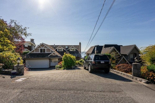 2316 Nelson Avenue, West Vancouver, BC - Outdoor With Facade