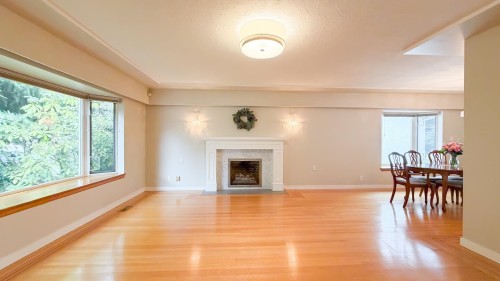 6462 Nanaimo Street, Vancouver, BC - Indoor Photo Showing Living Room With Fireplace