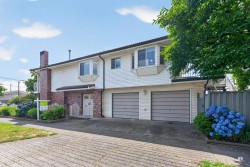 196 58th Avenue E Vancouver, BC V5X 1V6