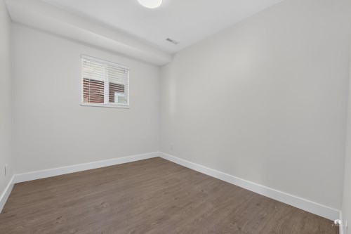 196 58Th Avenue E, Vancouver, BC - Indoor Photo Showing Other Room