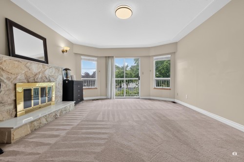 196 58Th Avenue E, Vancouver, BC - Indoor With Fireplace