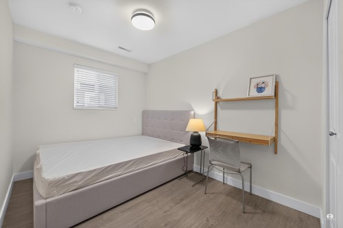 196 58Th Avenue E, Vancouver, BC - Indoor Photo Showing Bedroom