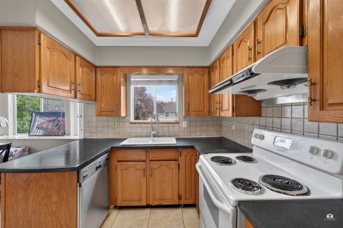 196 58Th Avenue E, Vancouver, BC - Indoor Photo Showing Kitchen