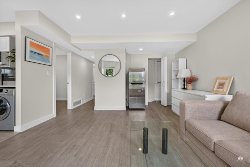 196 58Th Avenue E, Vancouver, BC - Indoor Photo Showing Laundry Room