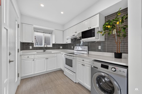 196 58Th Avenue E, Vancouver, BC - Indoor Photo Showing Laundry Room