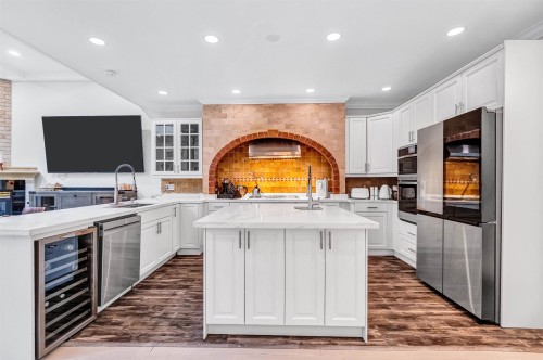 1219 Arborlynn Drive, North Vancouver, BC - Indoor Photo Showing Kitchen With Upgraded Kitchen